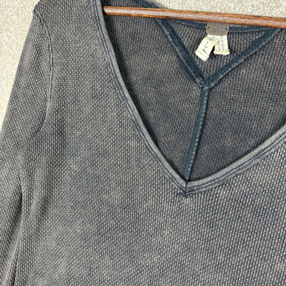 We The Free Free People Charcoal Gray Waffle Knit Thermal V-Neck Top Large - Picture 2 of 7